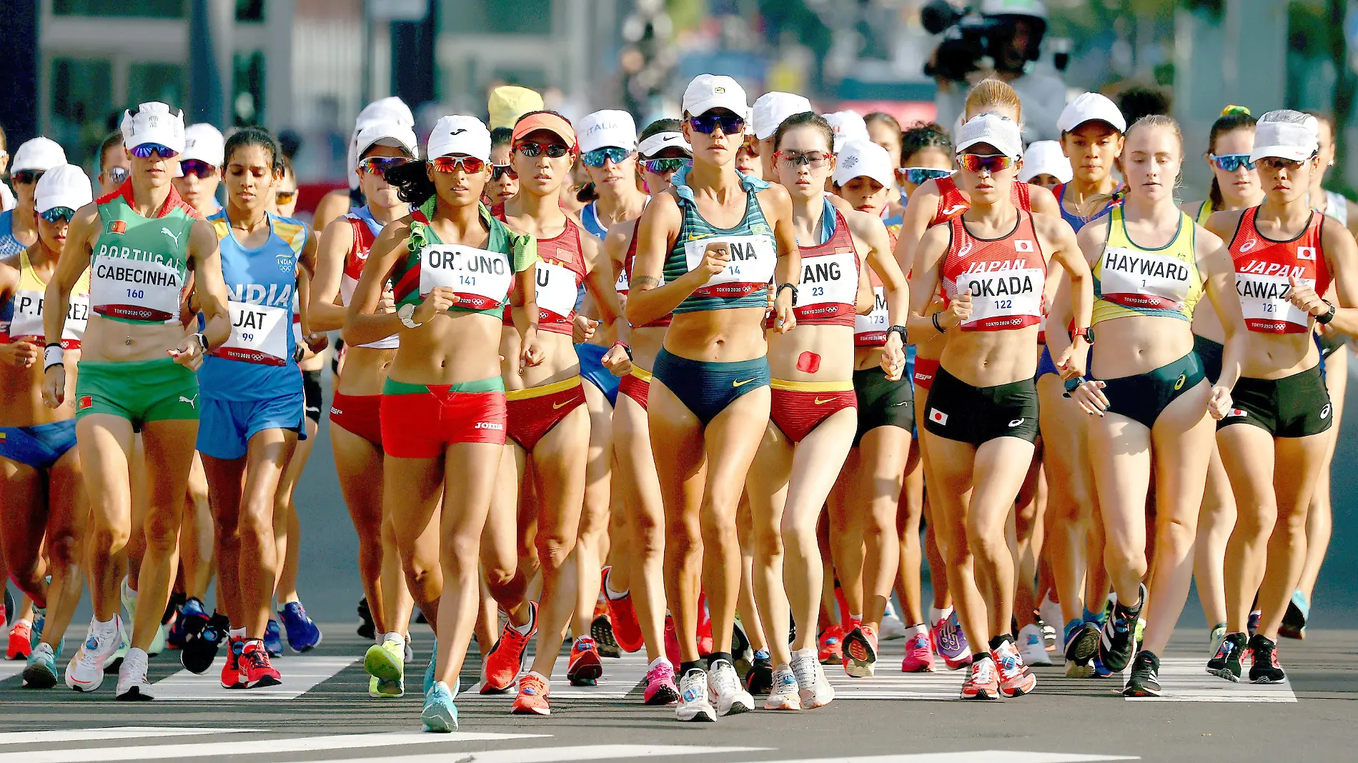 Mujeres participantes en la competencia de marcha femenil de 20 kilómetros en Tokio 2020